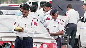 Lady constable beats up women riding triple-seat on motorbike, later apologises