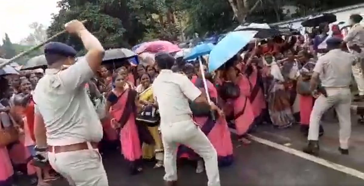  Protesting Jharkhand Anganwadi women workers beaten by cops      