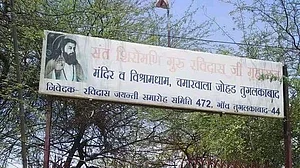 People offer prayers near Ravidas temple, cops stop them from reaching the site