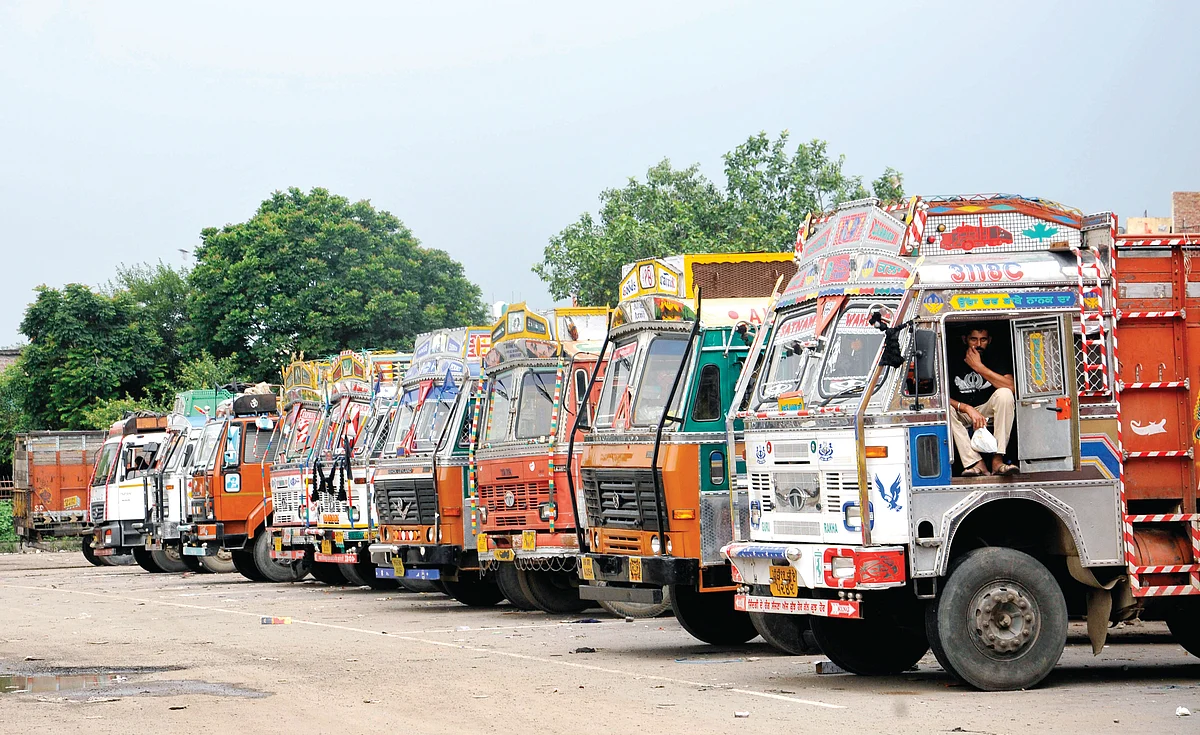  Punjab traders and Kashmiri students stranded in the state question normalcy claims by Govt in J & K