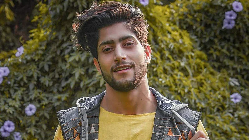 Singer from Kashmir evicted from his House in Mumbai for being Kashmiri