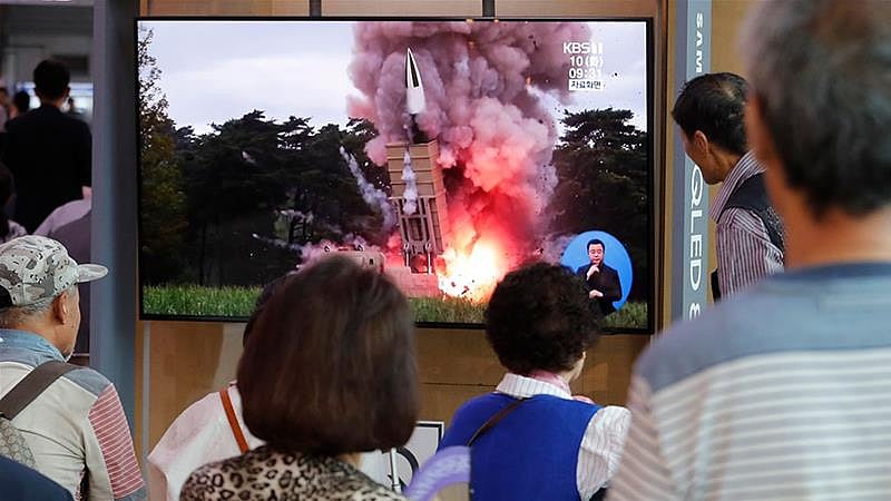  North Korea fires 2 projectiles after offering talks with US 