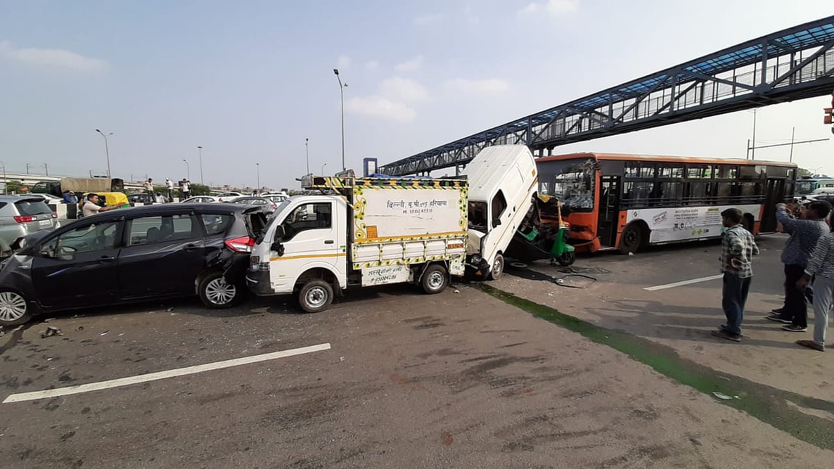 WATCH: 6 vehicles ram into each other on NH 24 in Delhi, several injured