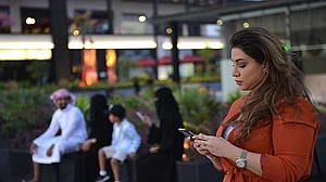 ‘Rebel’ Saudi women shun obligatory abaya robe