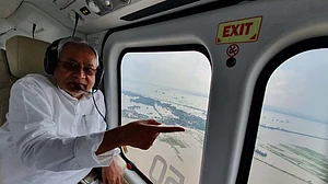 'Snollygoster': Tharoor takes dig at Nitish Kumar after alliance-switch