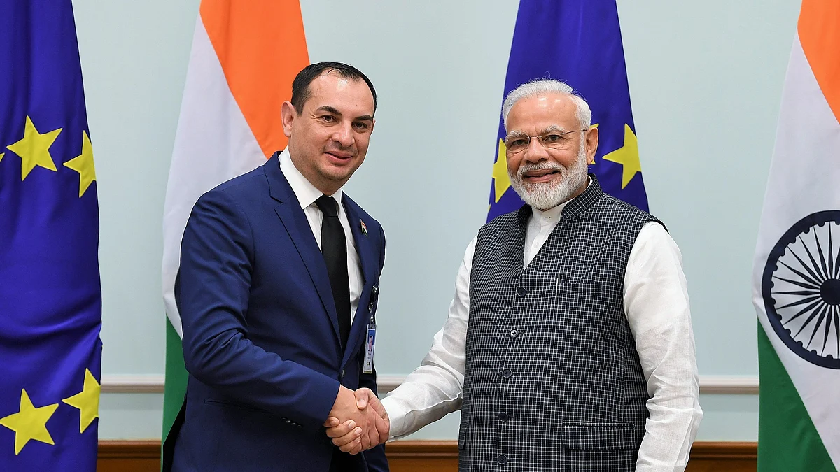 PM Modi with one of the EU MPs at his official residence in New Delhi on Oct 28, 2019 (Photo courtesy: PIB)
