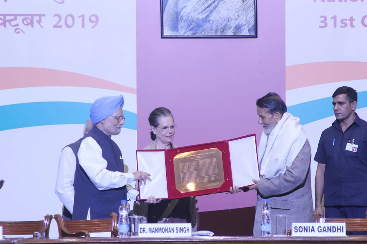 Indira Gandhi Award for National Integration conferred on environmentalist Chandi Prasad Bhatt by Congress Interim President Sonia Gandhi and Former Prime Minister Manmohan Singh