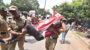 Left parties on fast in support of Telangana RTC employees