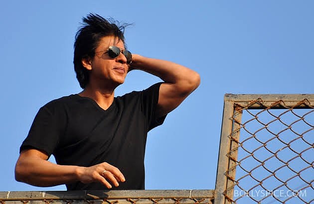 #AskSRK tops Twitter trend, Shah Rukh gives witty replies to fan queries  