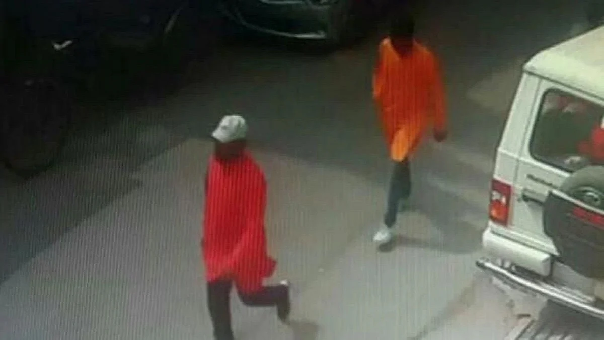 A CCTV grab of Kamlesh Tiwari’s alleged killers outside his Khurshed Bagh residence in Lucknow.