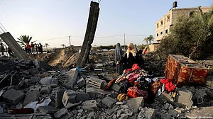So far, the death toll in the Gaza Strip was estimated at 493 on Monday, with 2,751 injured (photo: DW)