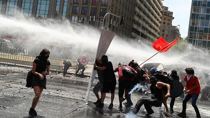 23 dead as violent unrest in Chile enters fifth week