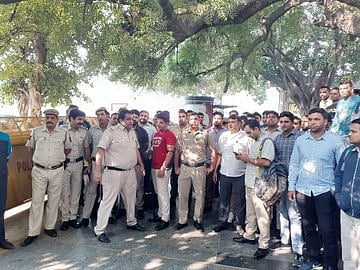 Tis Hazari violence: Best treatment and compensation to be ensured for injured advocates, cops, says Delhi LG