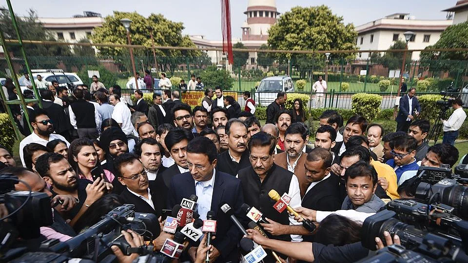 Surjewala addresisng the media outside Supreme Court on Sunday. Former Maharashtra chief minister Prithviraj Chavan is also there.