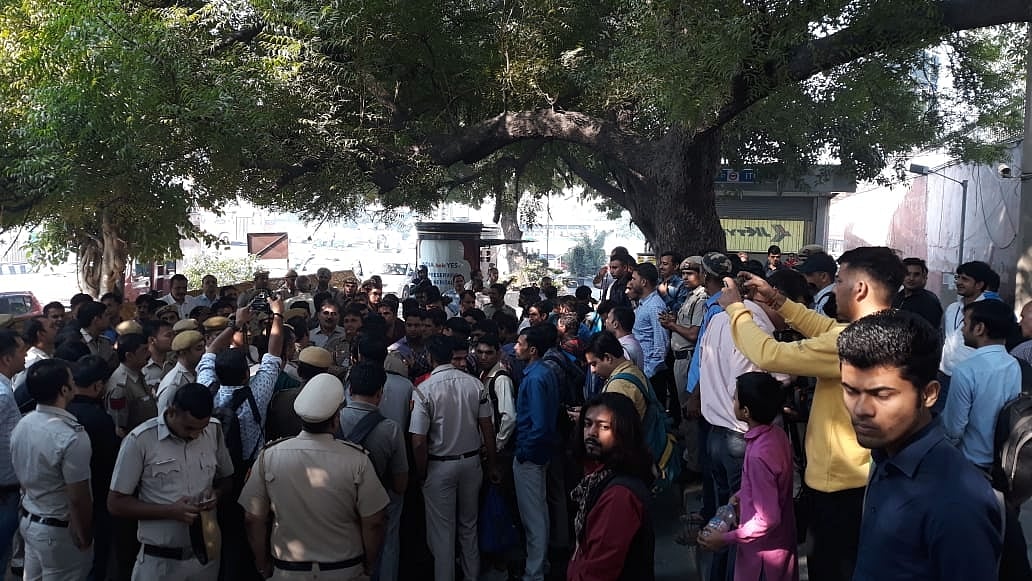 Tis Hazari violence: Best treatment and compensation to be ensured for injured advocates, cops, says Delhi LG