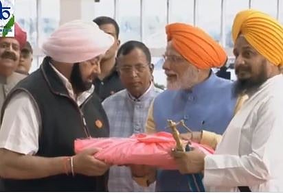 562 pilgrims visit Kartarpur gurdwara on first day, welcomed by Pak PM Imran Khan