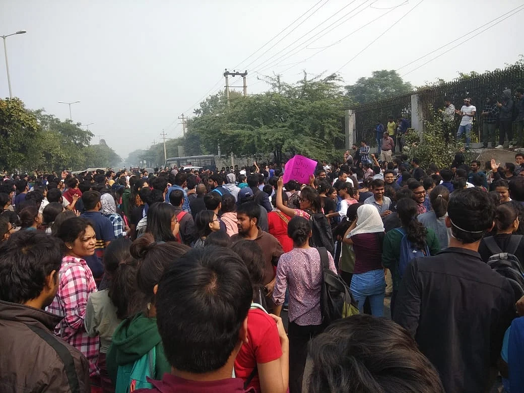 JNU students protest against fee hike, police use water canons
