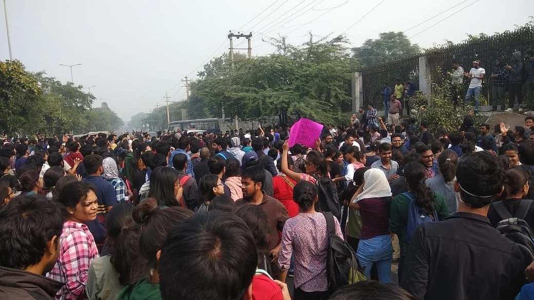 JNU students protest against fee hike, police use water canons
