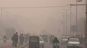 CPCB advises people to avoid going outdoors in view of severe air pollution in Delhi
