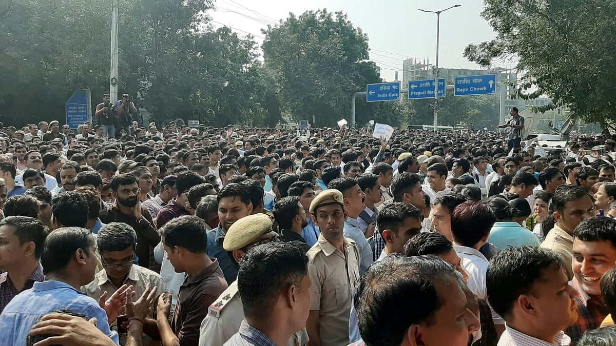 Tis Hazari violence: Best treatment and compensation to be ensured for injured advocates, cops, says Delhi LG