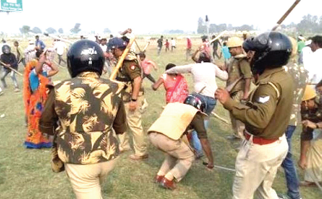 Unnao farmers dare minister to reveal details of bank accounts to which compensation was paid 