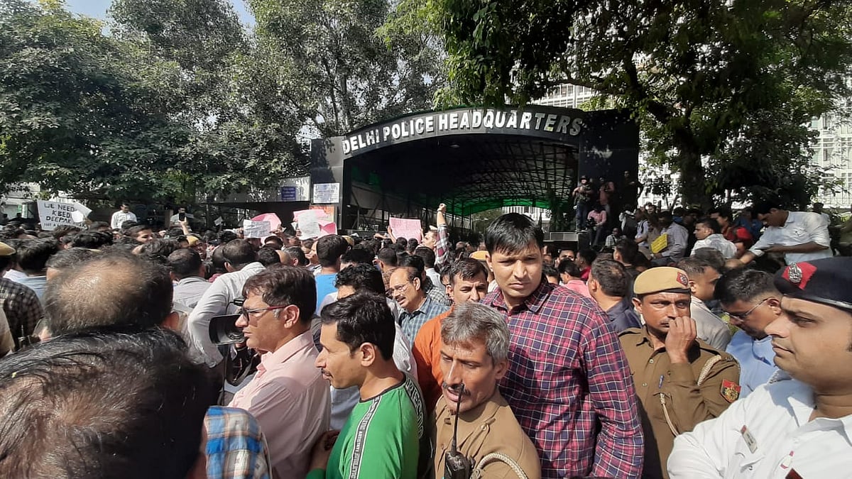 Tis Hazari violence: Best treatment and compensation to be ensured for injured advocates, cops, says Delhi LG