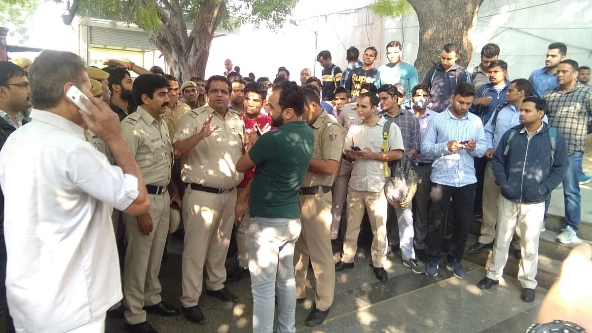 Tis Hazari violence: Best treatment and compensation to be ensured for injured advocates, cops, says Delhi LG