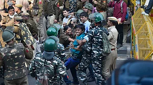 About 100 JNU students detained, several injured in police lathicharge