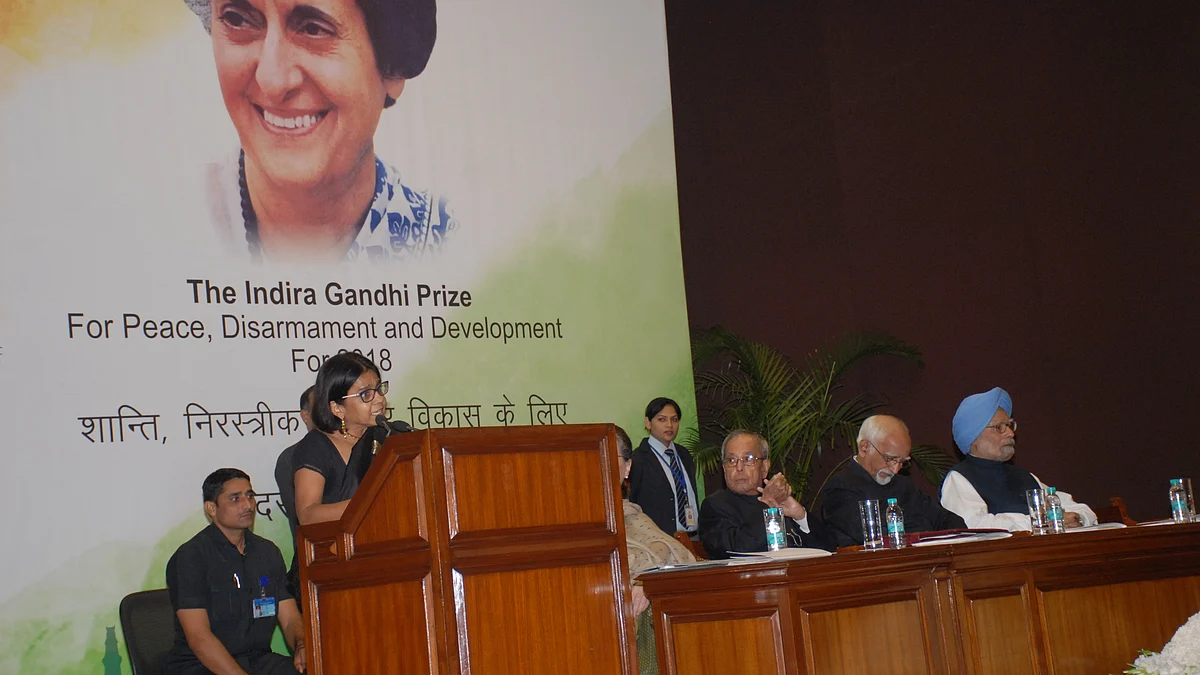 CSE Director Sunita Narain delivers acceptance speech as former president Pranab Mukherjee, former vice president Hamid Ansari and former prime minister Manmohan Singh look on. (NH photo by Pramod Pushkarna)
