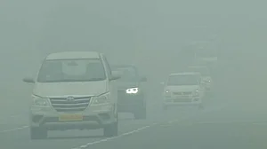 Dense fog in parts of Delhi, minimum temp at 10.2 deg C