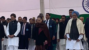Sonia Gandhi, top Congress leaders sit on ‘Satyagraha for unity’ at Rajghat