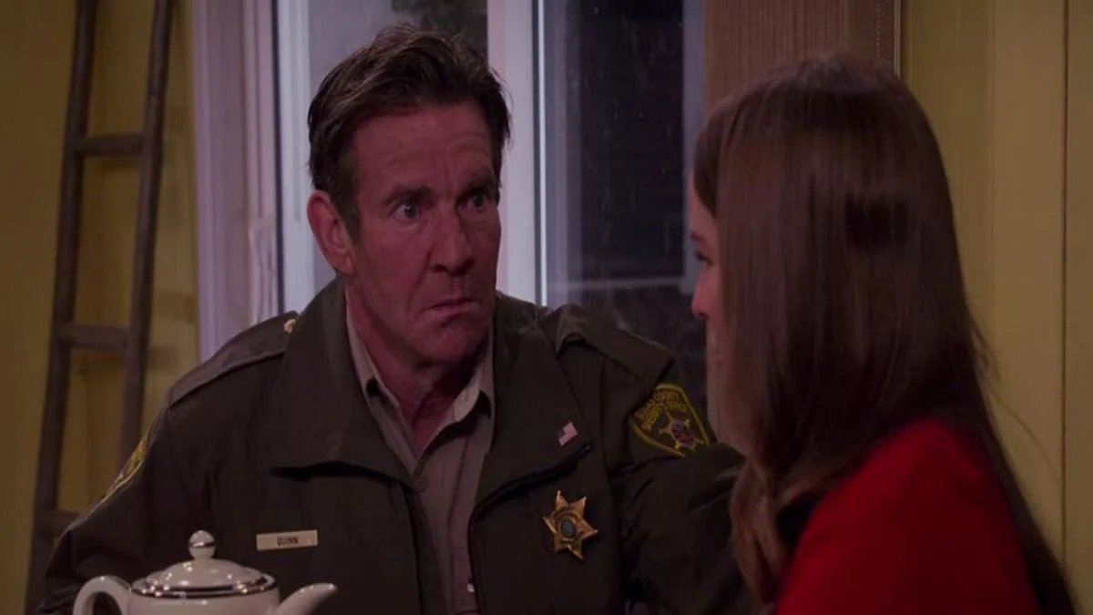 Merry Happy Whatever: Few LOL moments in a Christmas sitcom