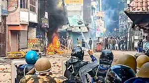 Anti-CAA protests: High alert in Uttar Pradesh ahead of Friday prayer, Internet suspended in 21 districts
