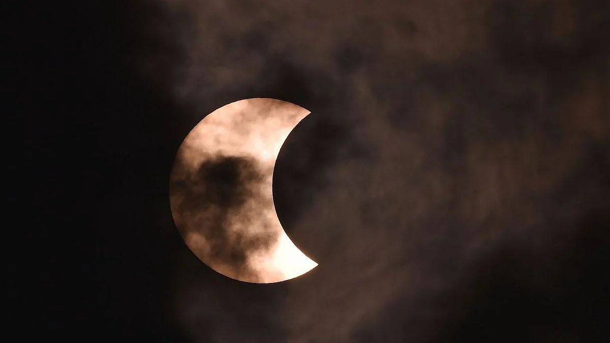 This causes the Sun to look like a ring (annulus) of fire in Kolkata