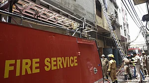 India warehouse fire kills several in New Delhi