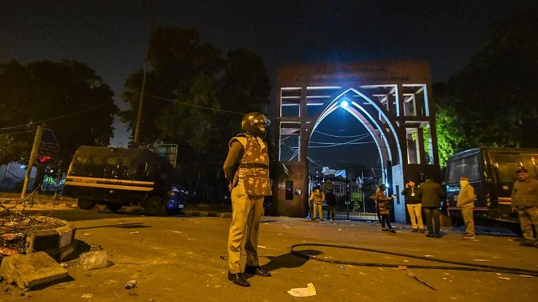 WATCH : Six video clips of students recalling ‘restrained’ police action at Jamia Milia