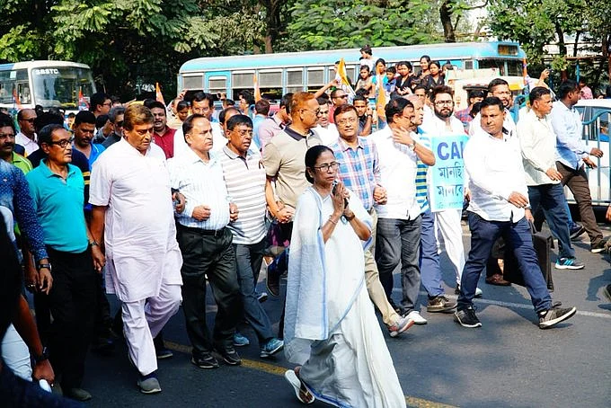West Bengal: People join anti-CAA protests, Left & Cong criticise Mamata’s call for referendum   