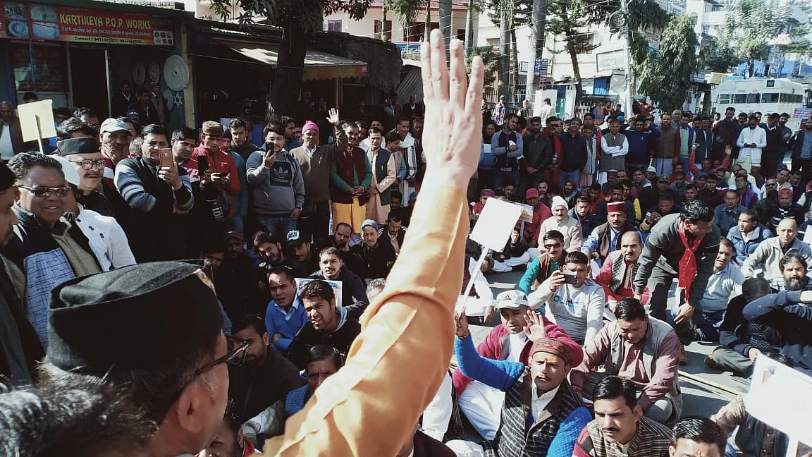 Teerath purohits and priests of Hindu temples of Uttarakhand protesting against the proposed ‘Char Dham Shrine Board Bill’ near Uttarakhand Legislative Assembly in Dehradun on Wednesday Dec 4, 2019 (Photo: SMA Kazmi).