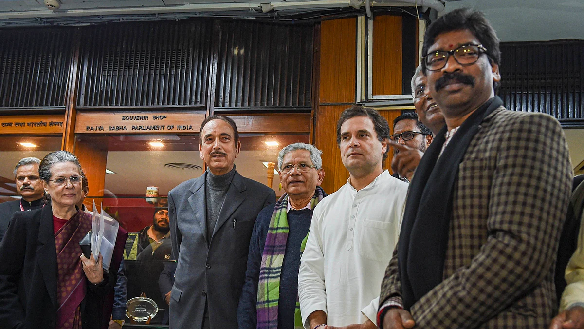 Congress president Sonia Gandhi, party leaders Rahul Gandhi and Ghulam Nabi Azad, Left leaders Sitaram Yechury and D Raja, Jharkhand CM Hemant Soren and others after an Opposition meet to discuss current political situation, Jan 13, 2020. (PTI)