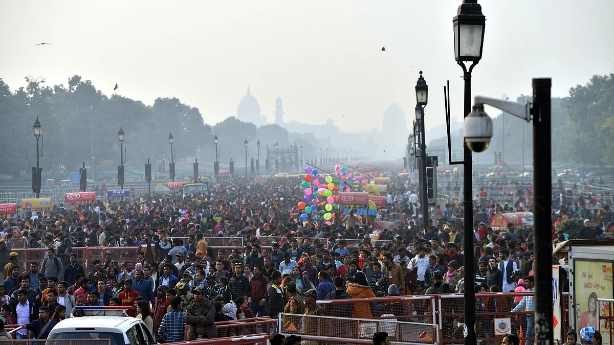 People throng India Gate on the first day of the new year, in New Delhi on Jan 1, 2020. (Photo: IANS)