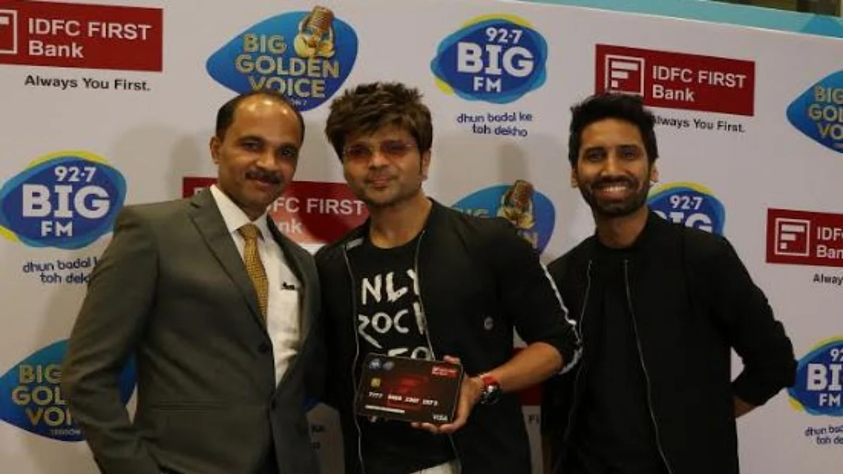  Himesh Reshammiya (center)