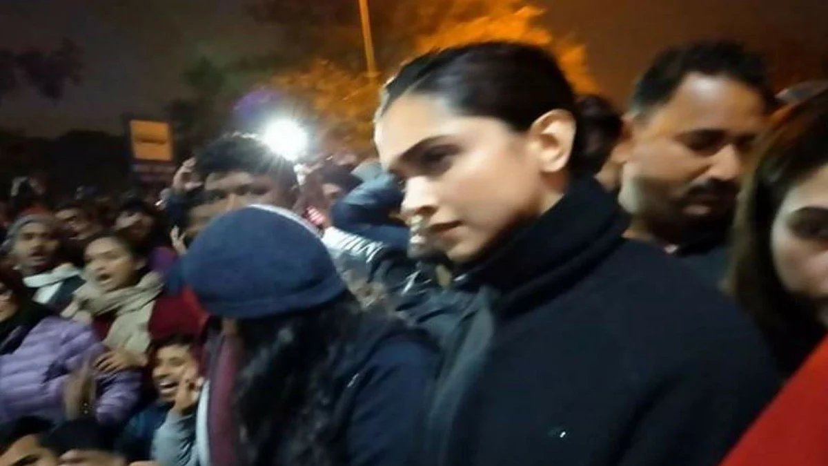 Deepika Padukone joins students at JNU in Delhi