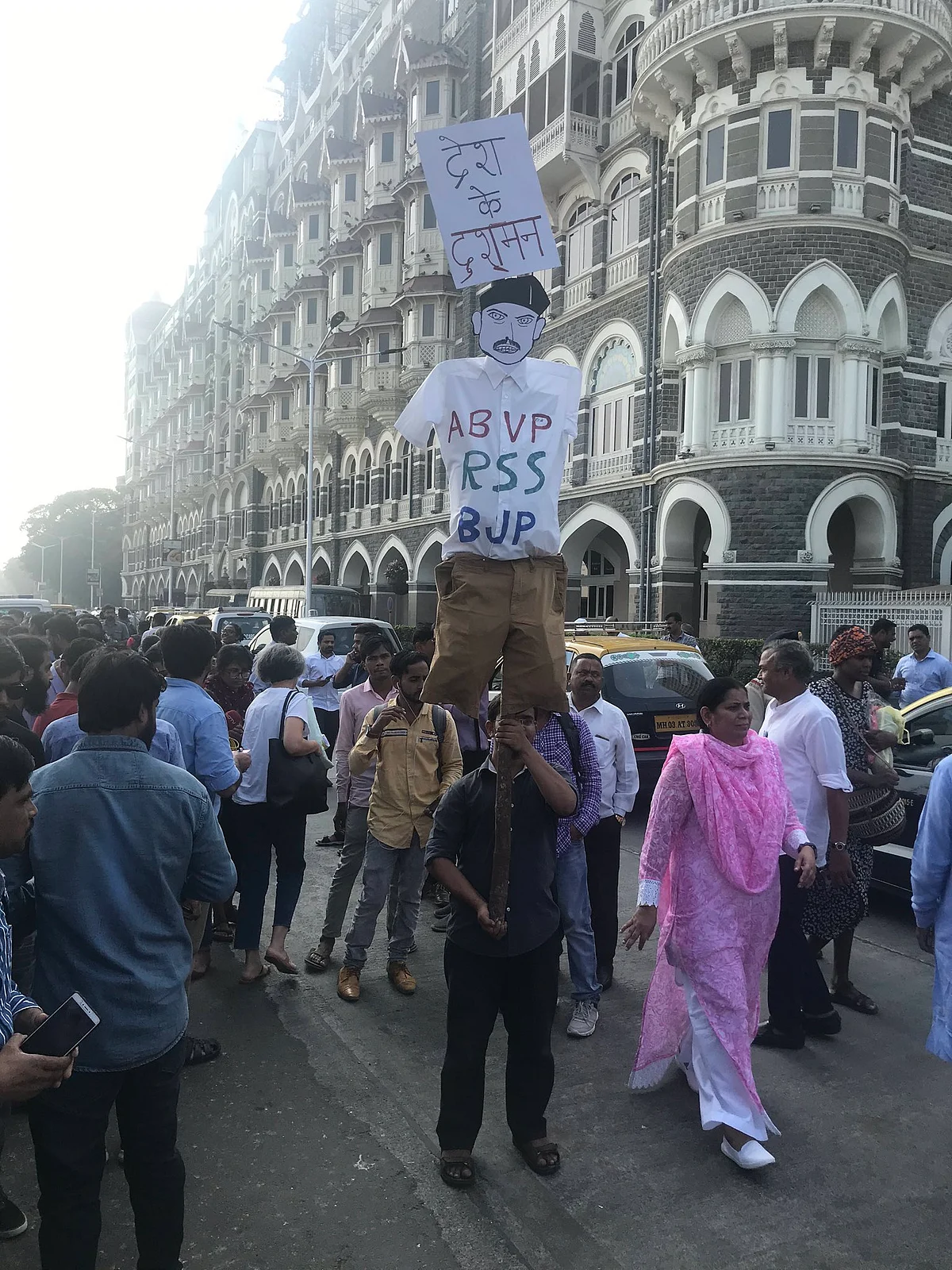 Hundreds protest JNU violence at Gateway of India