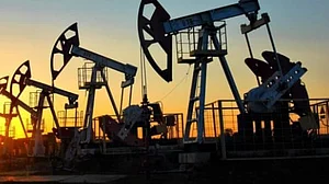 Oil prices soar more than 4% after Iranian general killed