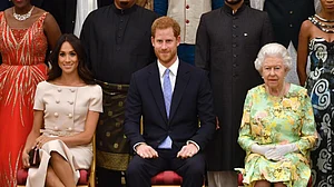 Queen calls emergency meeting over Harry-Meghan crisis