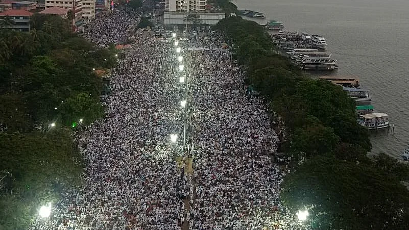 LIVE News Updates: Kerala- Lakhs come out against CAA & NRC in Ernakulam