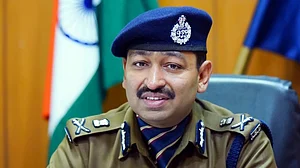 Uttarakhand police ‘distributing’ phones worth crores