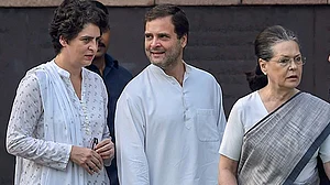 Sonia, Rahul and Priyanka among 40 Congress star campaigners in Delhi