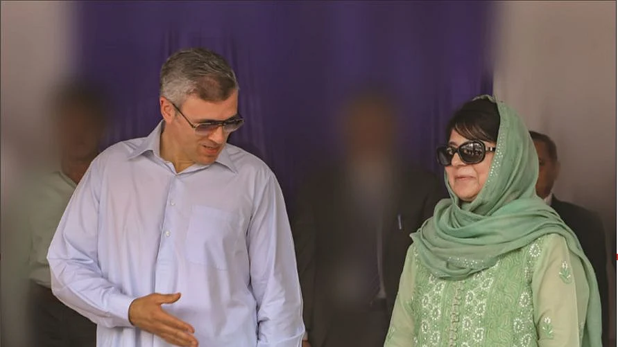 Omar Abdullah and Mehbooba Mufti (File photo)