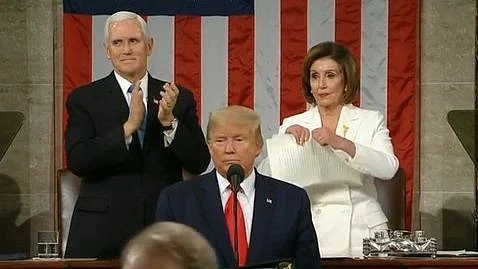 Democrat leader Nancy Pelosi tearing up the copy of President Trump’s speech (Photo courtesy: Twitter)